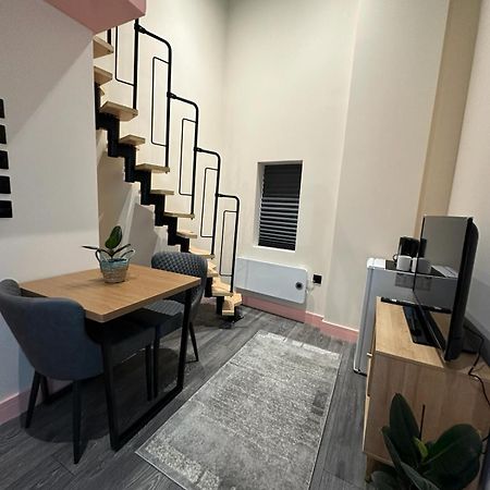 Cozy En-Suite Loft In Trendy Local Londra Esterno foto