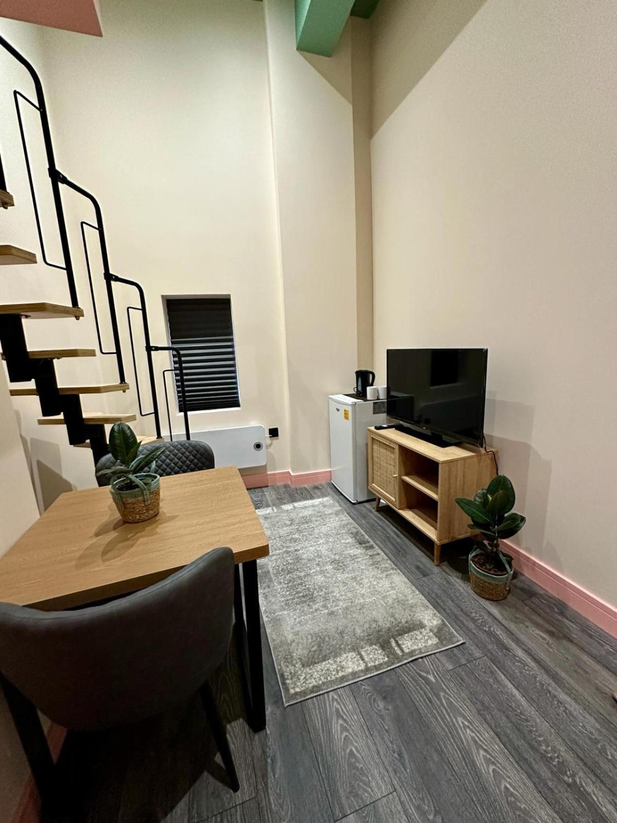 Cozy En-Suite Loft In Trendy Local Londra Esterno foto