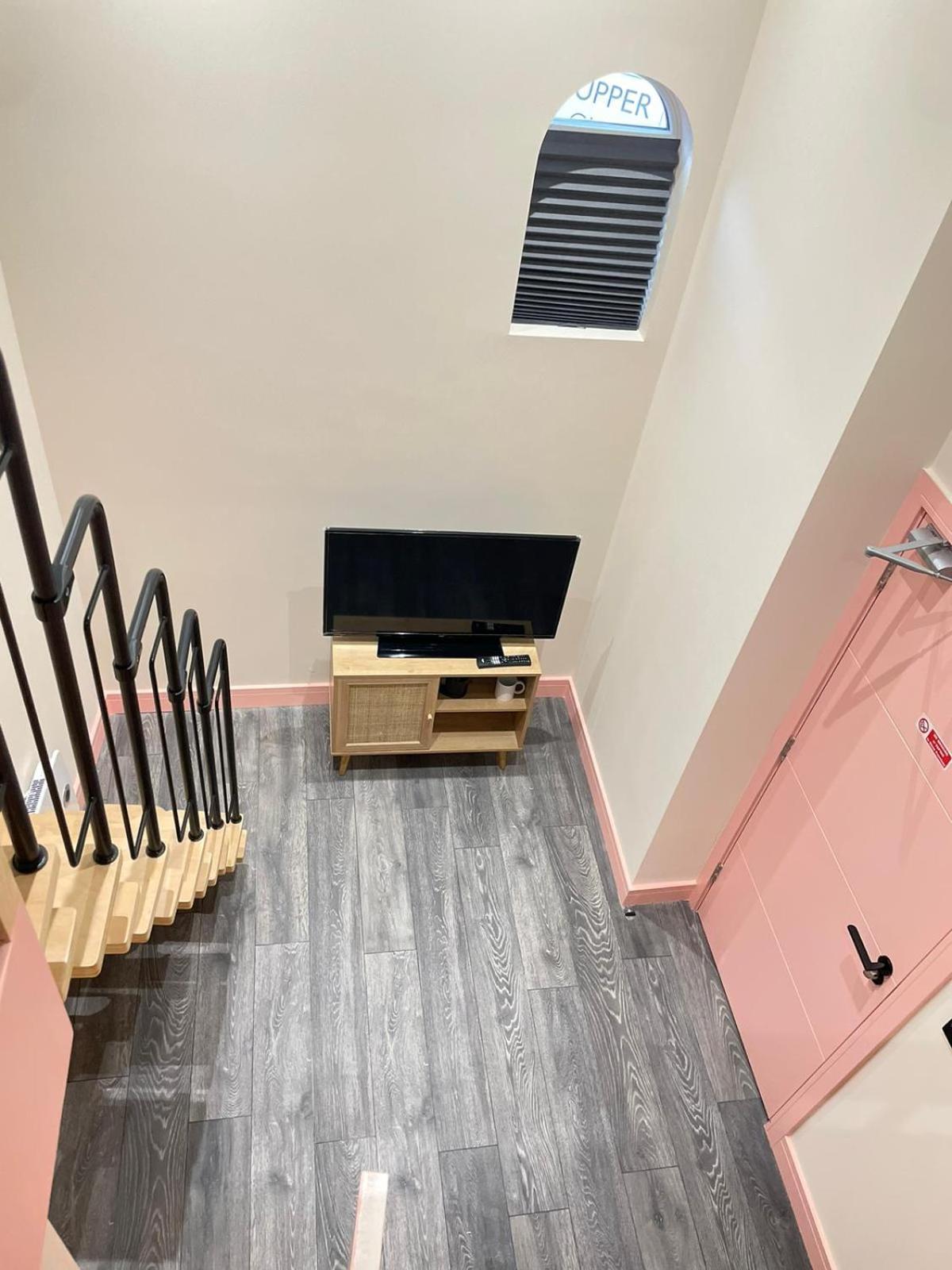Cozy En-Suite Loft In Trendy Local Londra Esterno foto
